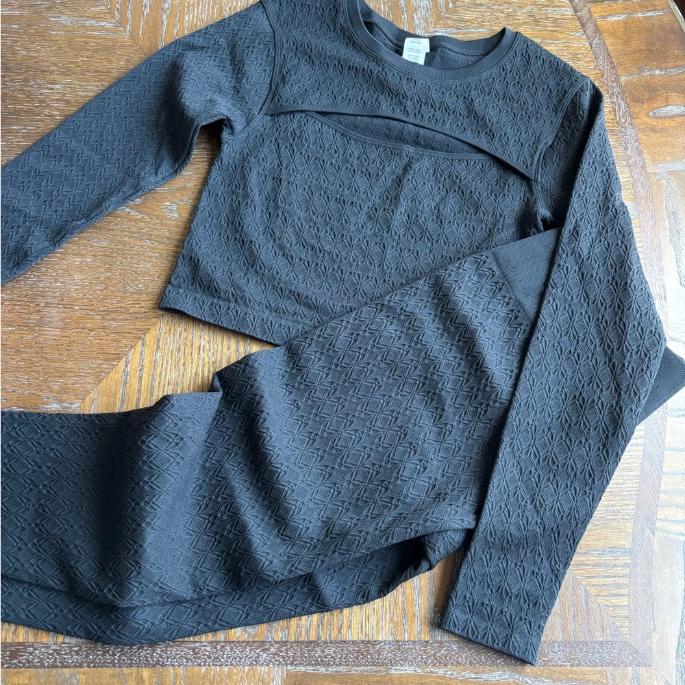 JoyLab Black Textured Crop Top & JoyLab Textured Leggings - Picture 3 of 6